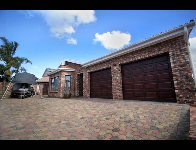 4 BEDROOM HOUSE FOR SALE IN FRAAIUITSIG